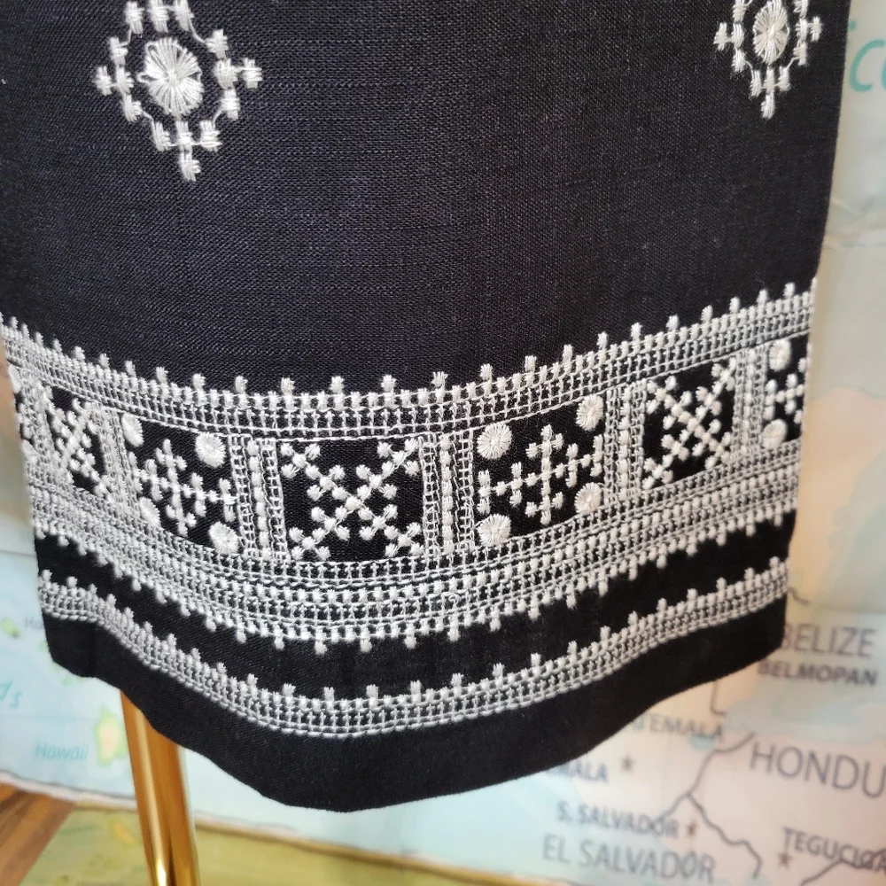 Elie Tahari Black Pants With Cream Embroidery And Back Pockets Size 10 - Picture 15 of 16